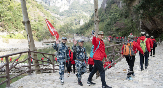 永嘉:500多名“红军”走进“灵运仙境”