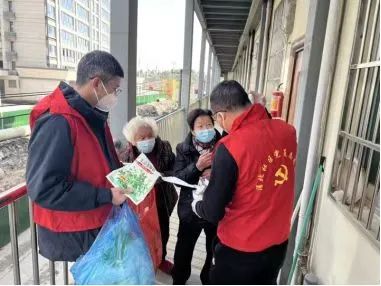 瓯海:为困难群体发放“健康防疫爱心包”